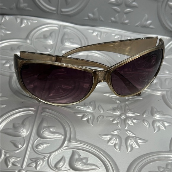 Vintage Gold Frame Sunglasses with Purple Lenses‎